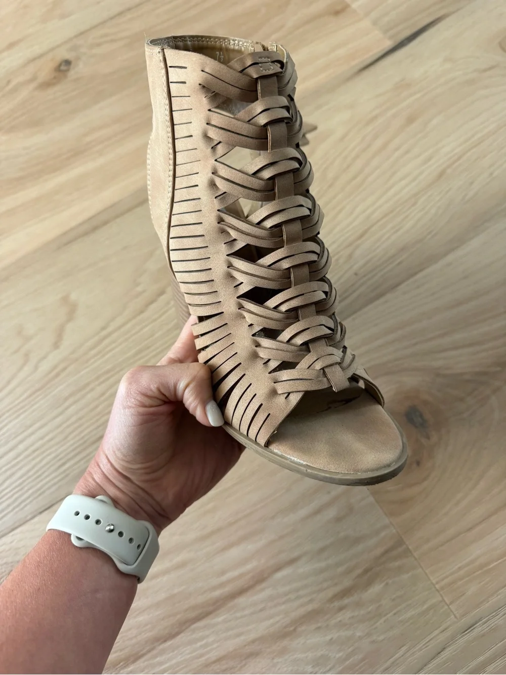 Dolce Vita Tan Woven Cutout Zipper-Up Heels 7.5